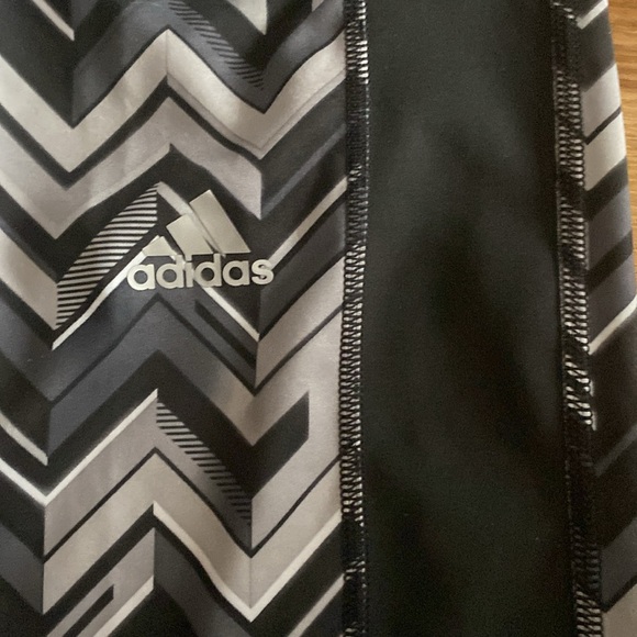 Adidas TechFit black abstract print capri leggings medium compression. Small. - Picture 2 of 3